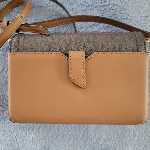 Michael Kors MK Small Phone Crossbody Bag Adjustable, Pockets, Card Holder - Picture 5 of 13